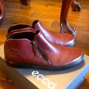 **LAST CHANCE**NWOT Ecco Brown Short Boot